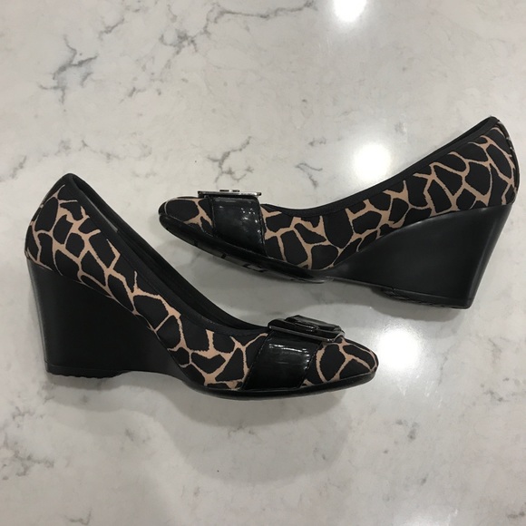 SOLD - Bandolino Wedge Heels - Picture 4 of 5